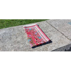 Tapis de Prière en polyester - Motifs brodés arabesques florales - couleur dominante ROUGE